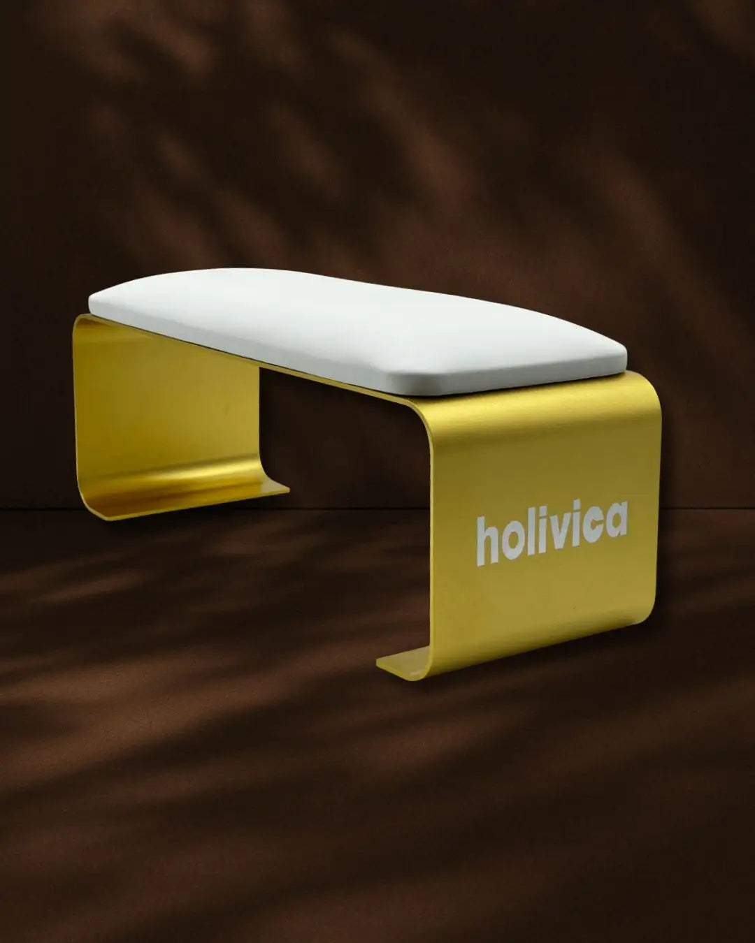 Podpórka do manicure Elise marki Holivica — złota, nowoczesna, z białym obiciem, elegancka i stabilna. Logo „holivica” z boku, idealna do pracy przy stylizacji paznokci.